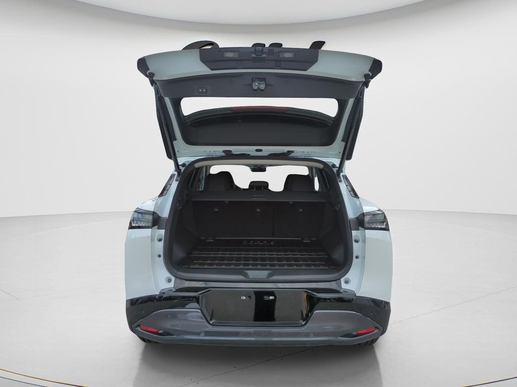 New 2026 Everest White Pearl TriCoat Nissan Platinum image 9