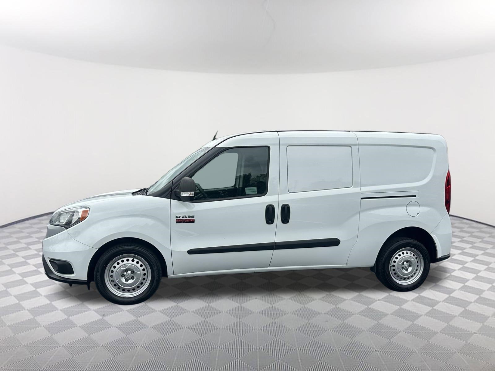 Used 2022 Bright White Ram Tradesman image 8