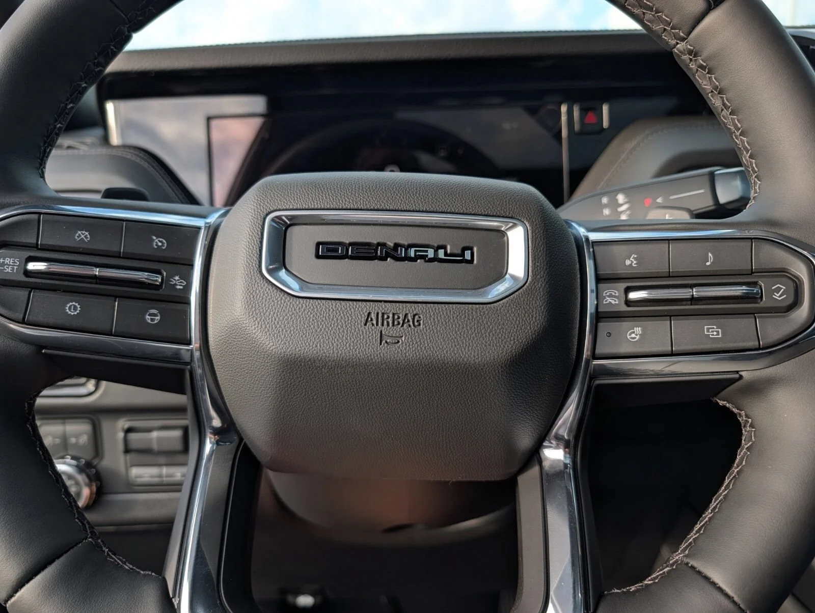 2026 GMC Yukon Denali - Photo 37