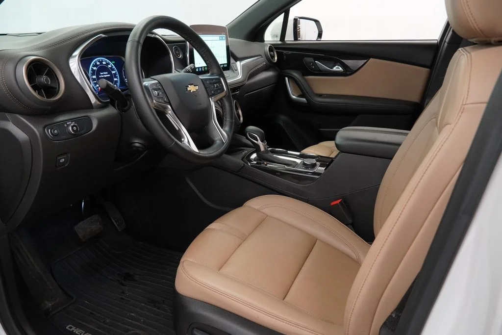 Used 2025 Beige Chevrolet Premier image 5