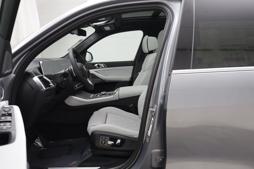 New 2026 Skyscraper Grey Metallic BMW xDrive40i image 6
