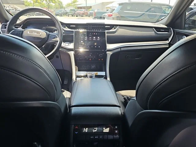 Used 2022 Black Jeep Altitude image 22
