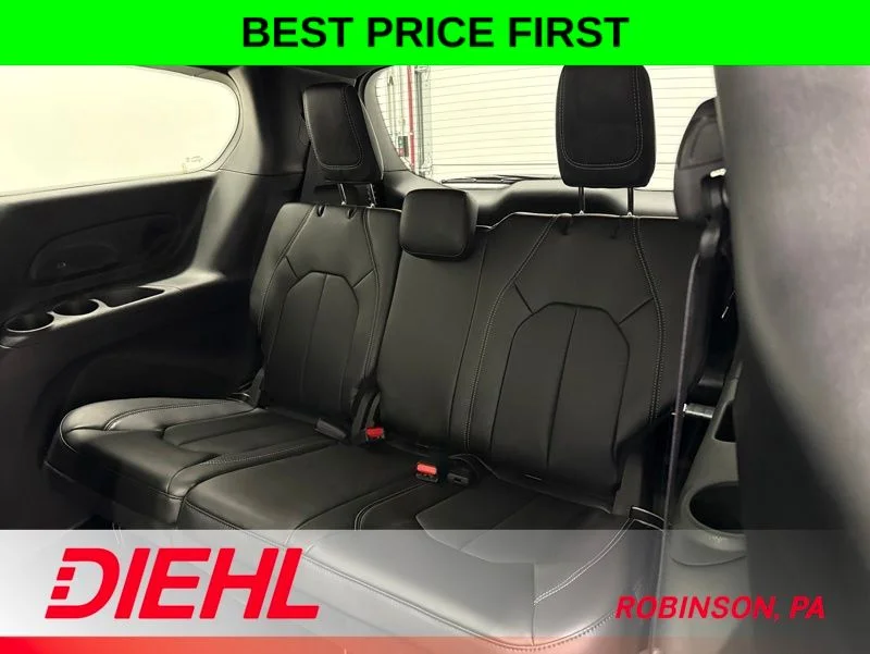 New 2027 Diamond Black Crystal Pearl-Coat Exterior Paint Chrysler Select image 20
