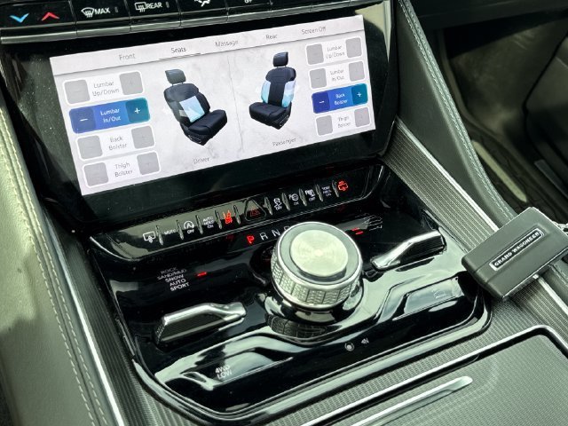 Used 2024 Diamond Black Crystal Pearlcoat Jeep Series II image 27