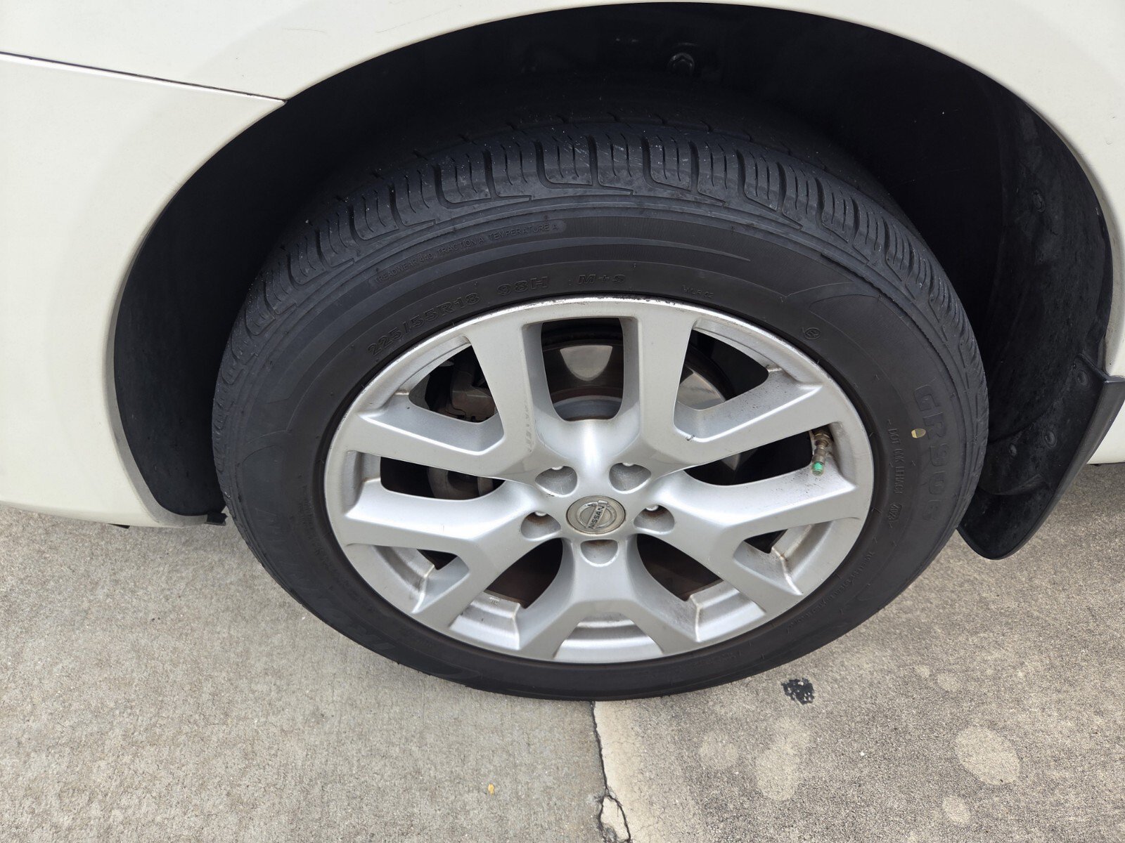 Used 2013 Pearl White Nissan SL image 1