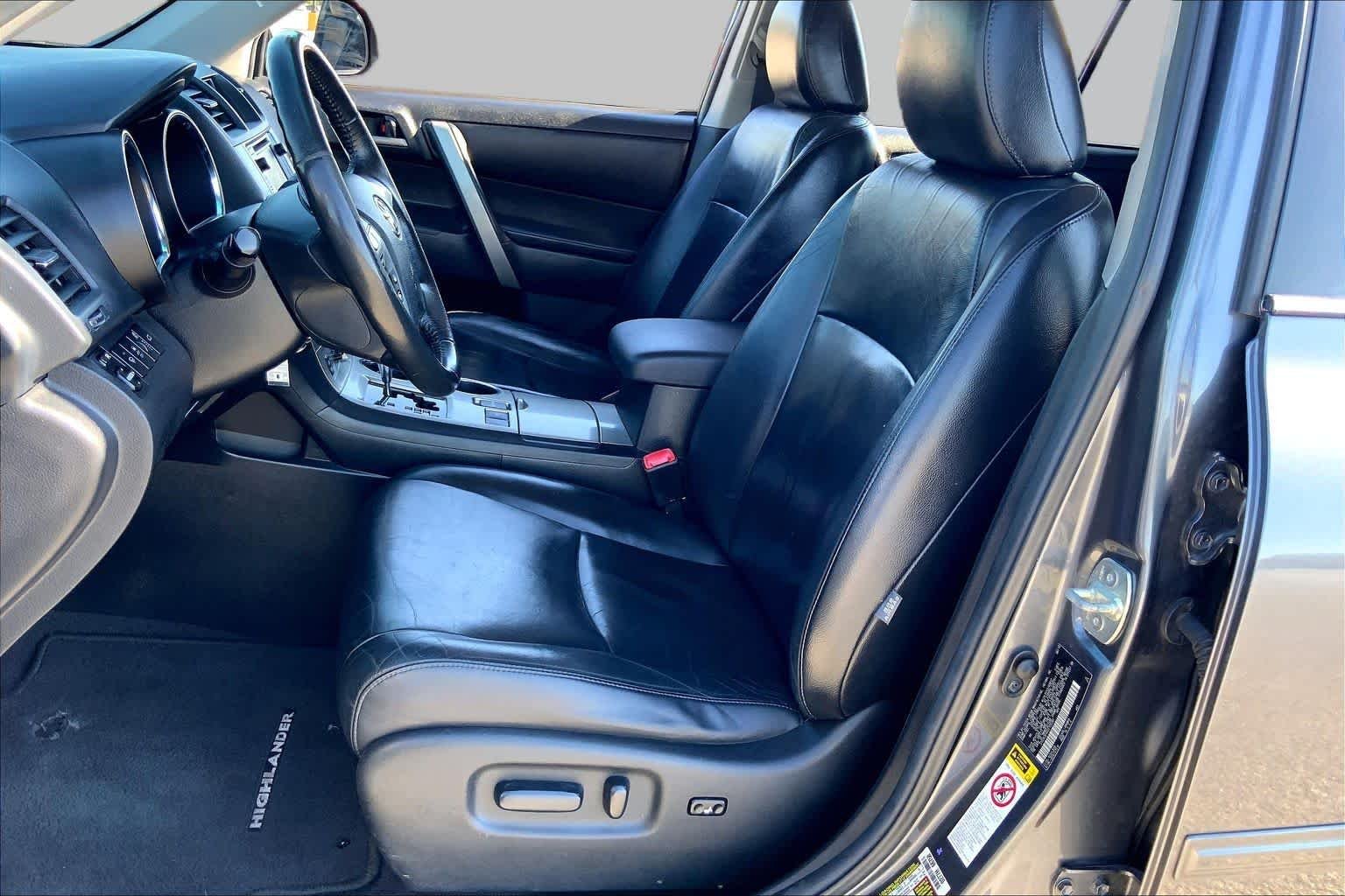 Used 2013 Magnetic Gray Metallic Toyota SE image 8
