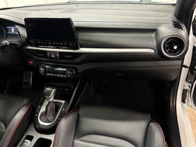 Used 2023 White Kia GT image 18