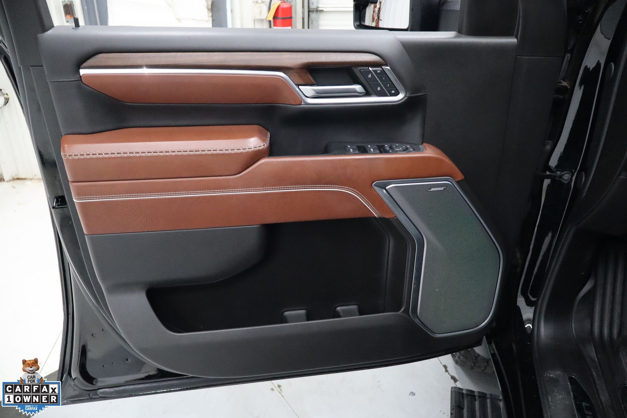 Used 2024 Onyx Black GMC Denali Ultimate image 10
