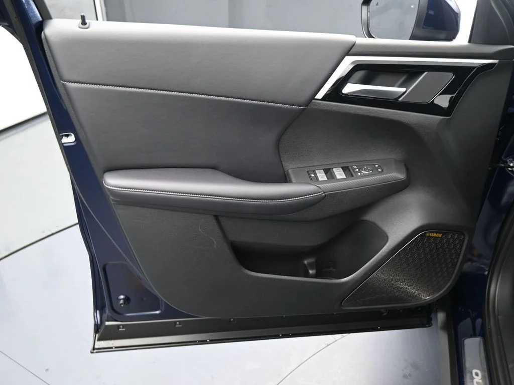 New 2026 Cosmic Blue Metallic Mitsubishi SE image 11