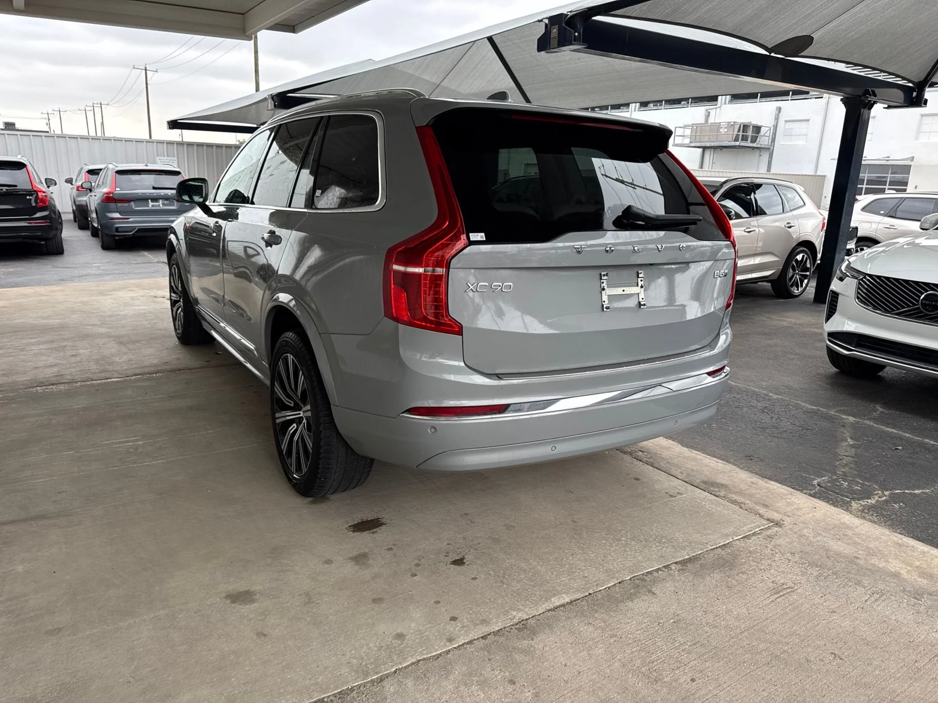 Certified Used 2024 Vapour Grey Volvo Core image 7