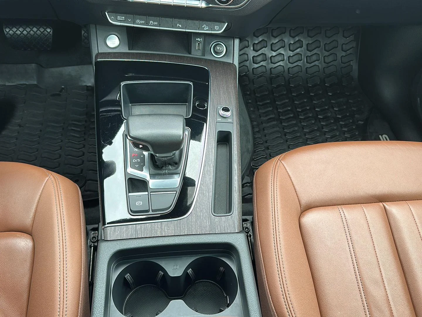 Used 2023 Manhattan Gray Metallic Audi Premium image 30