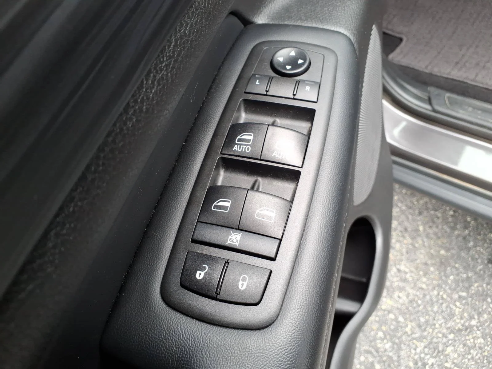Used 2021 Granite Crystal Metallic Clearcoat Jeep Laredo E image 24