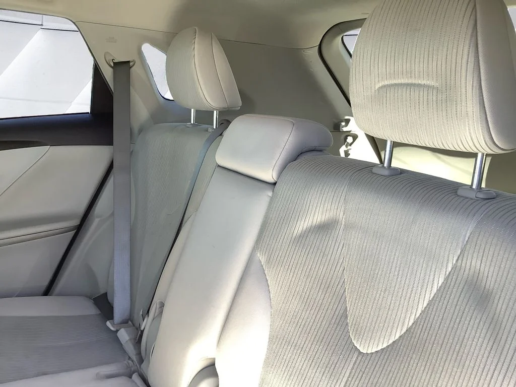 Used 2015 Gray Toyota LE image 18