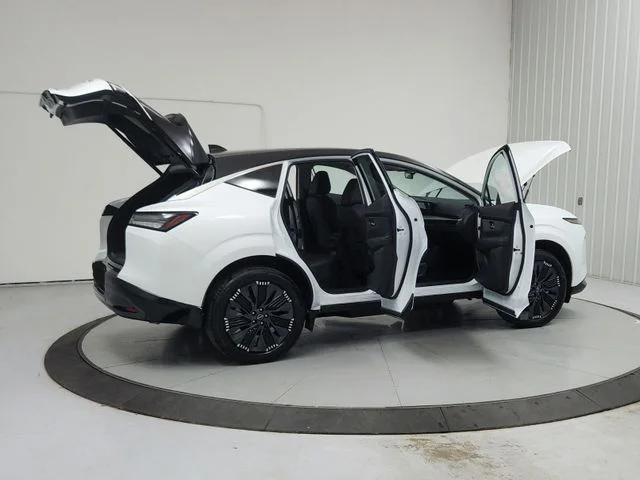 New 2026 White Nissan Platinum image 15