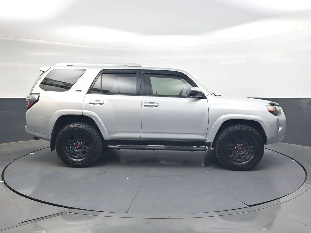 Used 2017 Classic Silver Metallic Toyota SR5 image 3