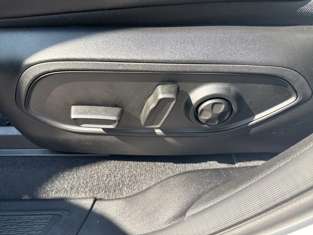 Used 2025 White Jeep Altitude X image 15