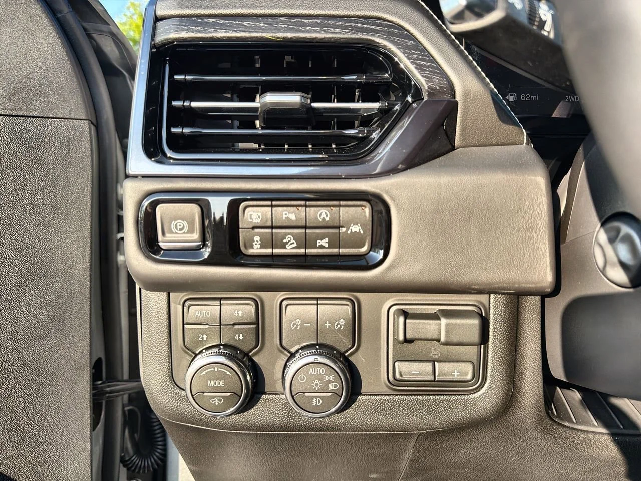 New 2026 Sterling Metallic GMC AT4 Ultimate image 15