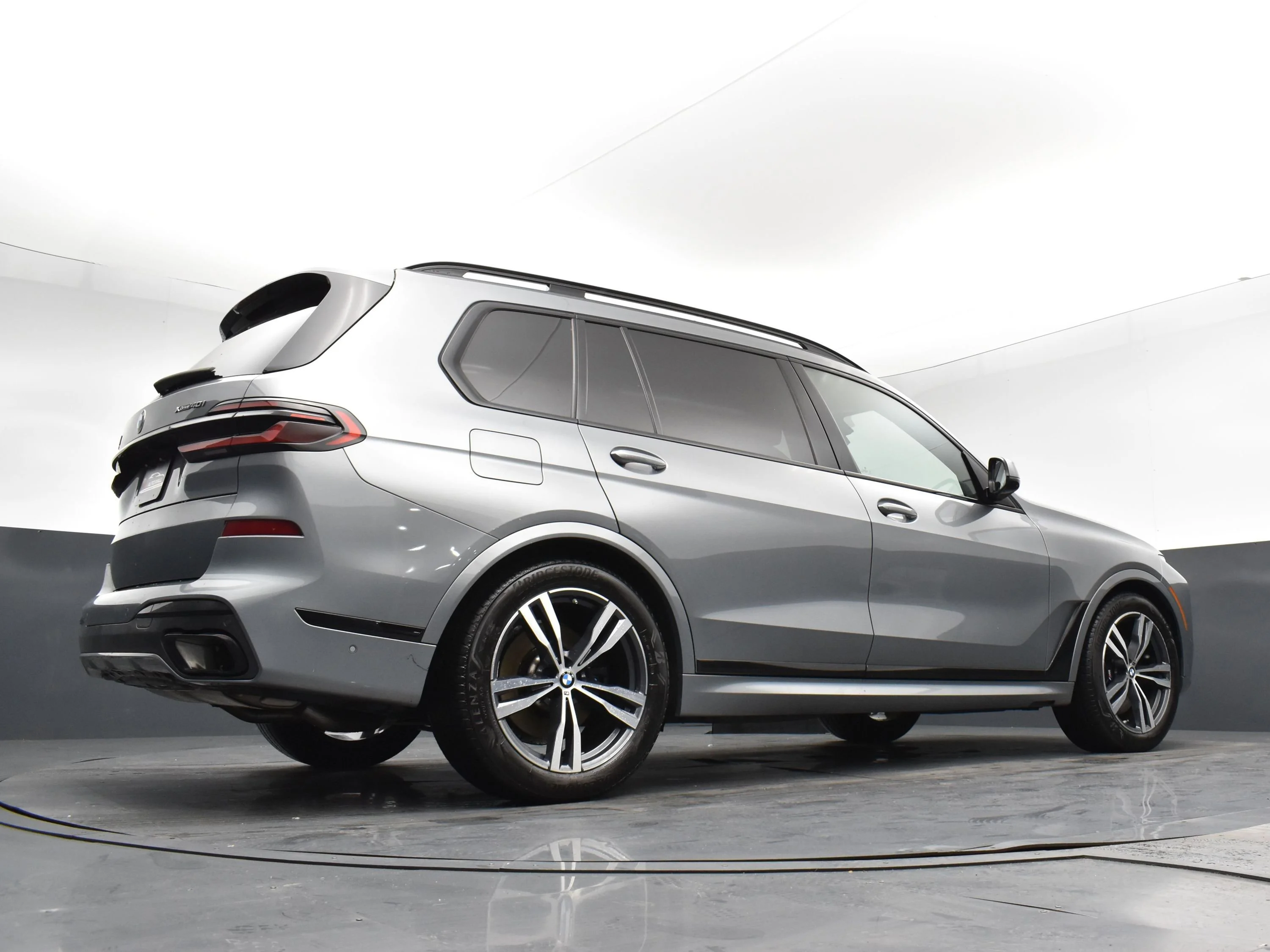 Used 2024 Skyscraper Grey Metallic BMW xDrive40i image 21