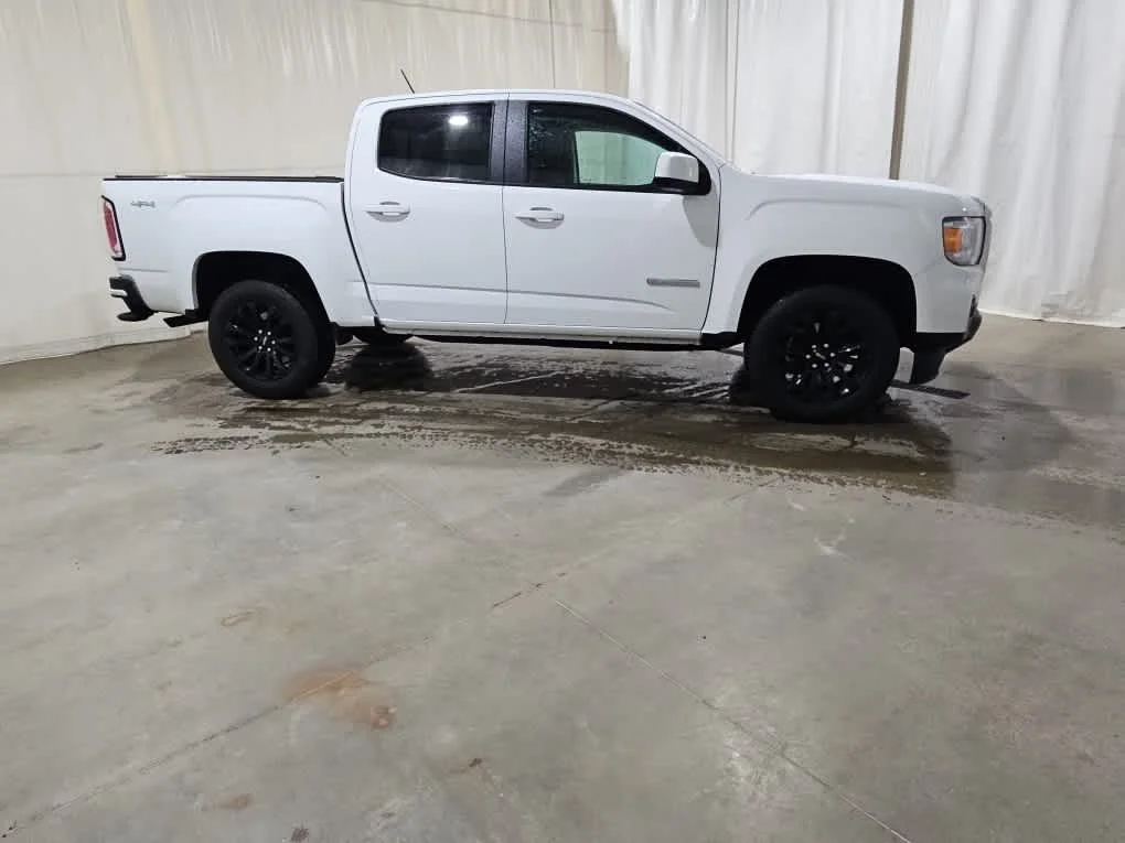 Used 2022 Summit White GMC 4WD Elevation image 7