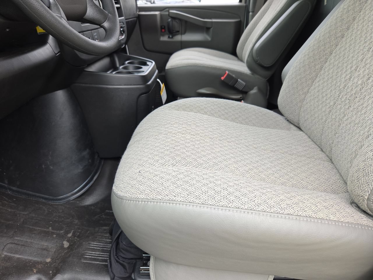 2026 GMC Savana Cargo Work Van - Photo 18
