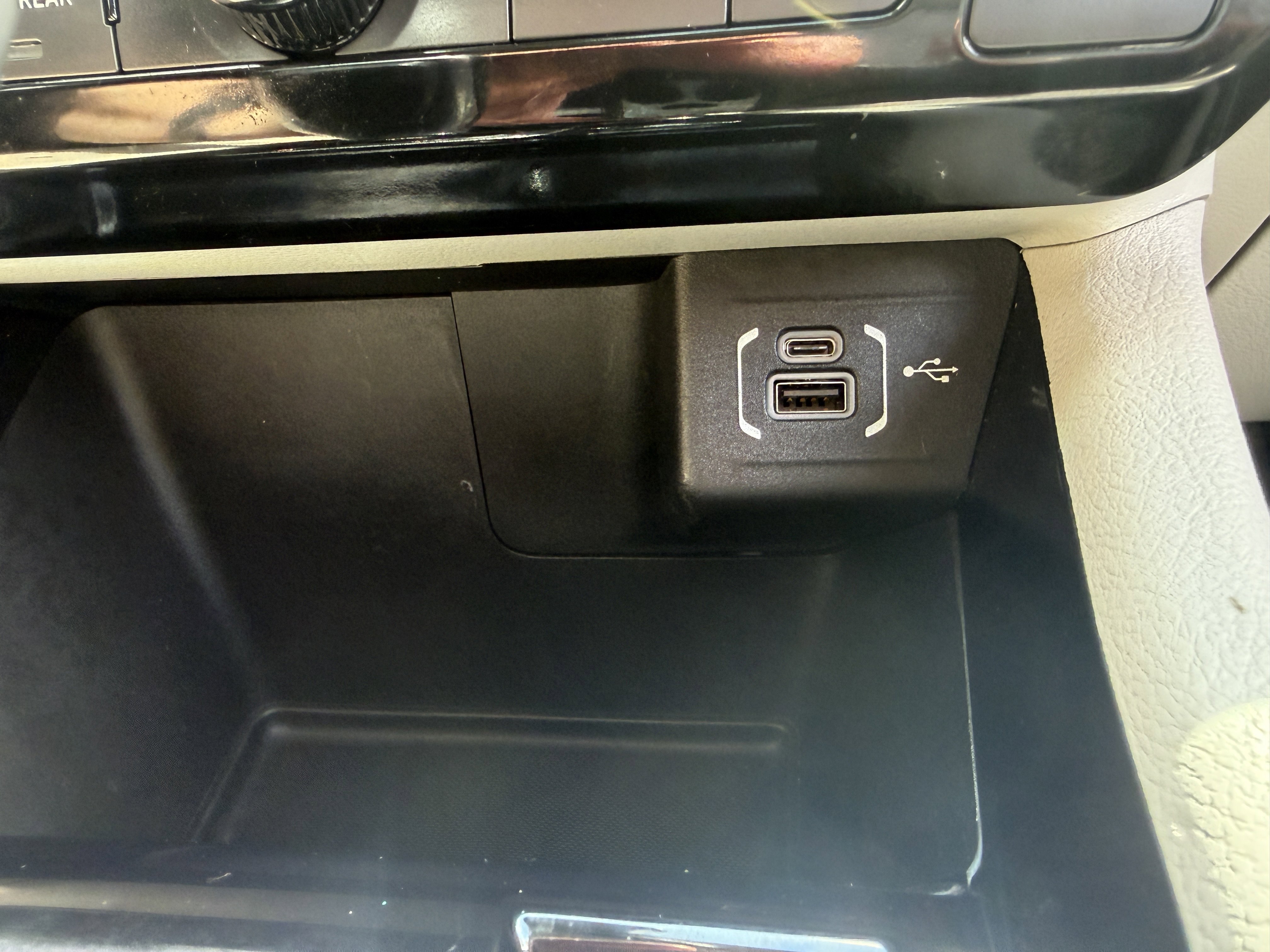 Used 2022 Diamond Black Crystal Pearlcoat Jeep Limited image 41