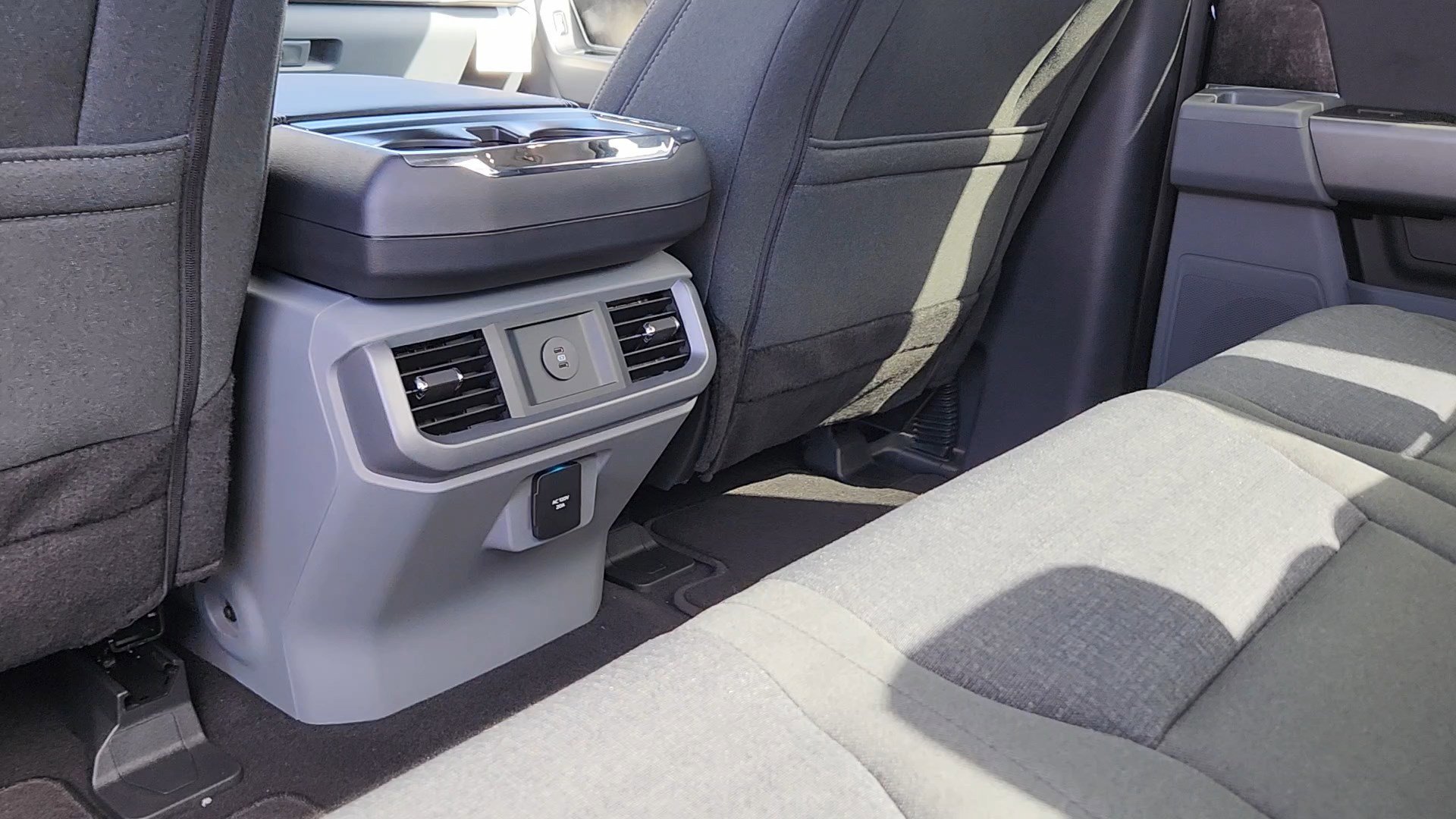 2025 Ford F-150 Lightning XLT - Photo 16