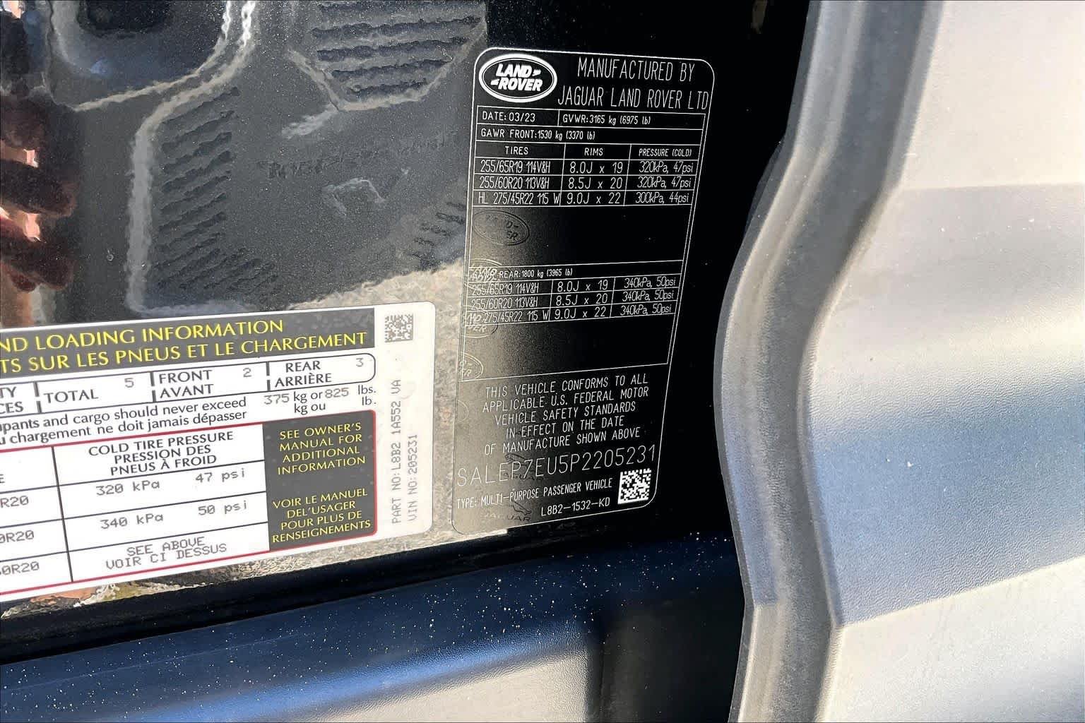 Used 2023 Santorini Black Metallic Land Rover SE image 34