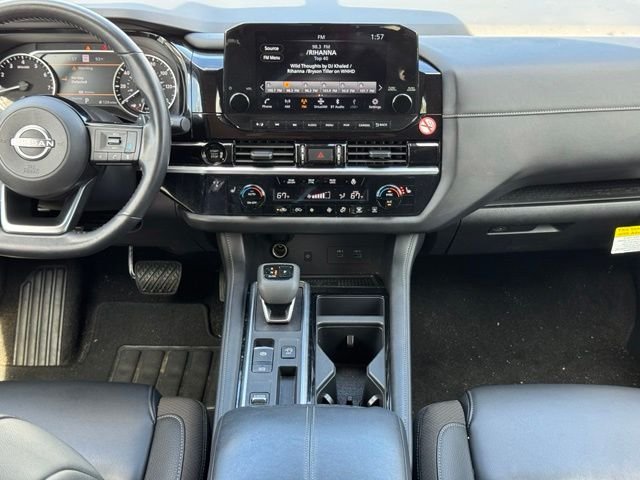 Used 2025 Everest White Pearl Tricoat Nissan SL image 27