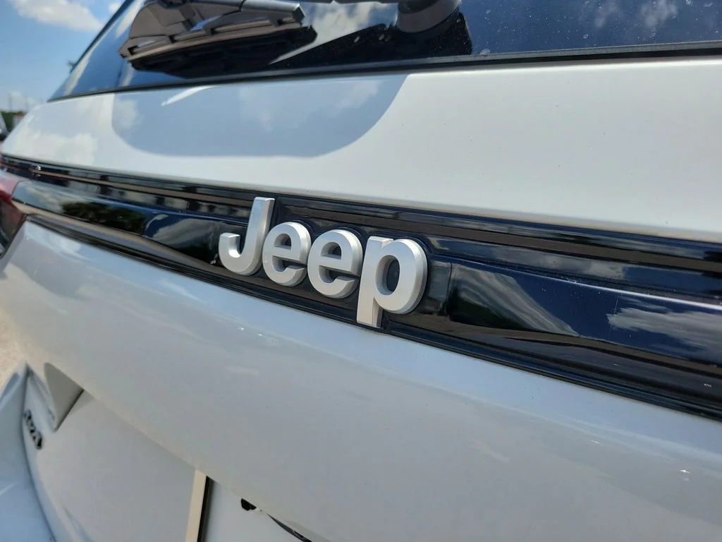 Used 2024 Bright White Clearcoat Jeep Laredo X image 8