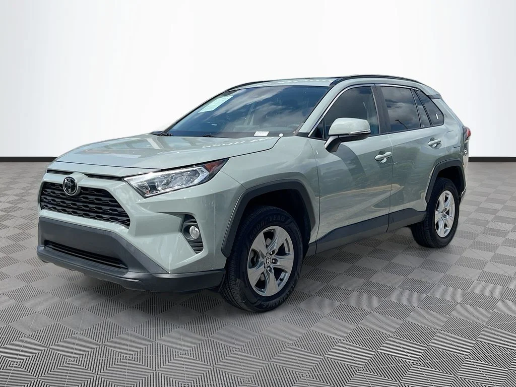 Used 2021 Gray Toyota XLE image 3