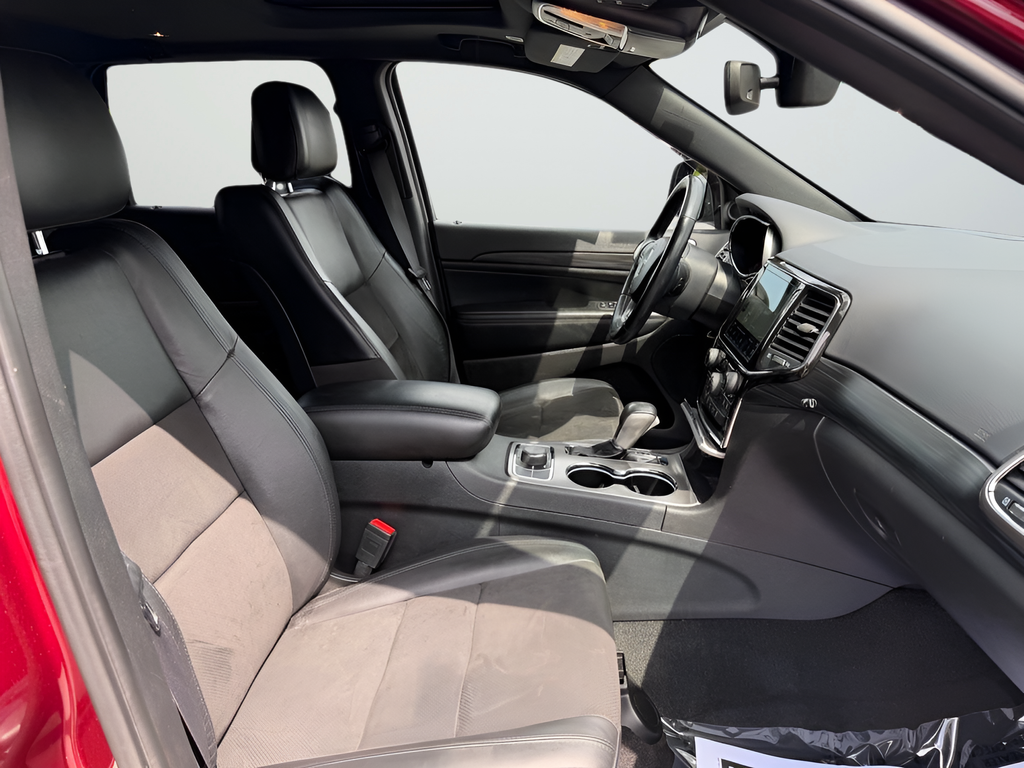 Used 2022 Red Jeep Laredo X image 27