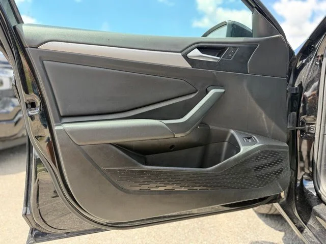 Used 2020 Black Volkswagen  image 15