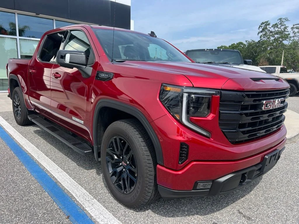 2022 GMC Sierra 4WD Crew Cab Short Box Elevation's photo