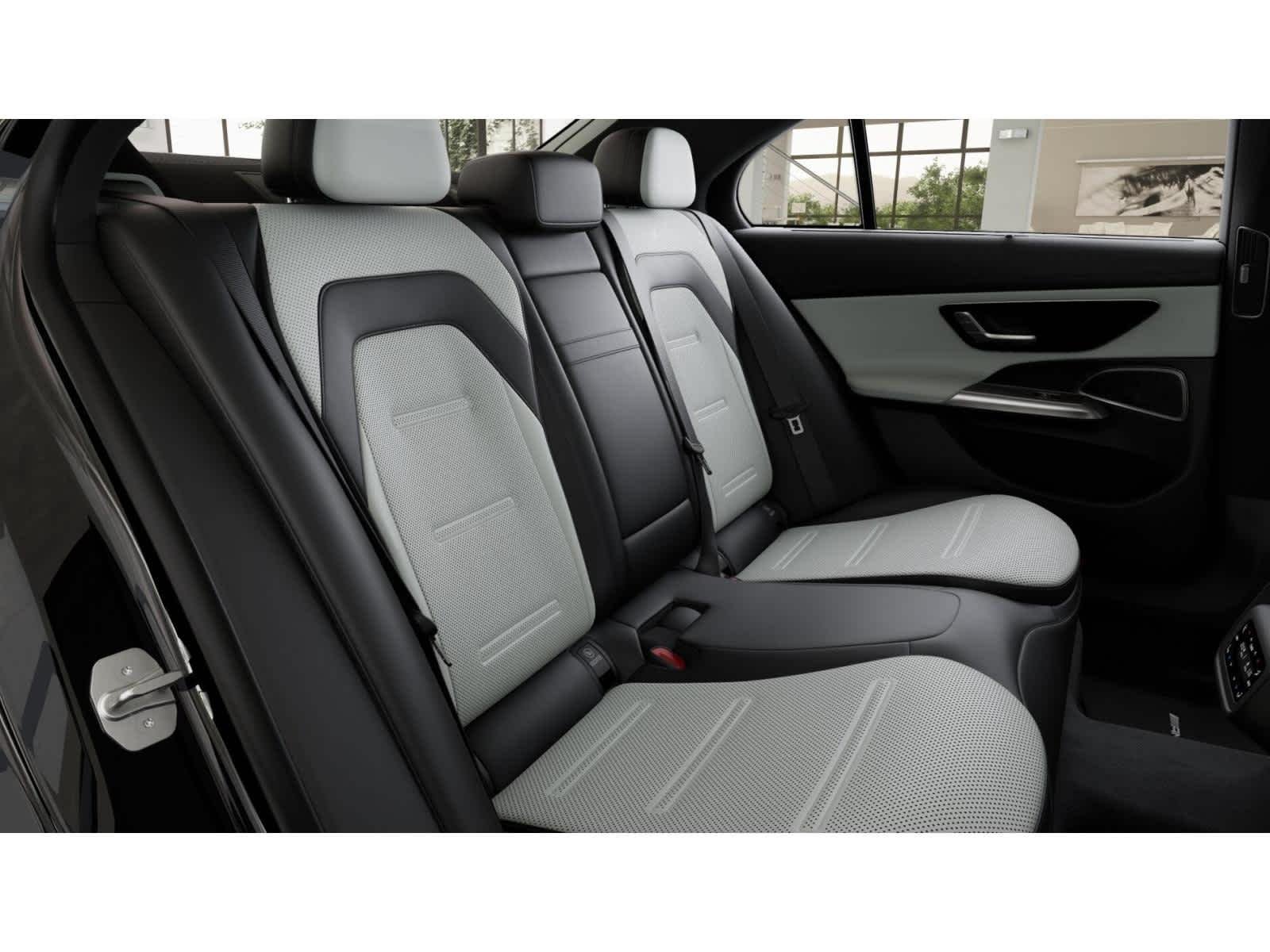 New 2026 040/Black Mercedes-Benz AMG® E 53 E image 5