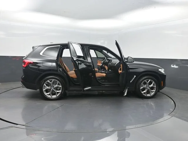 Used 2023 Black BMW xDrive30i image 33
