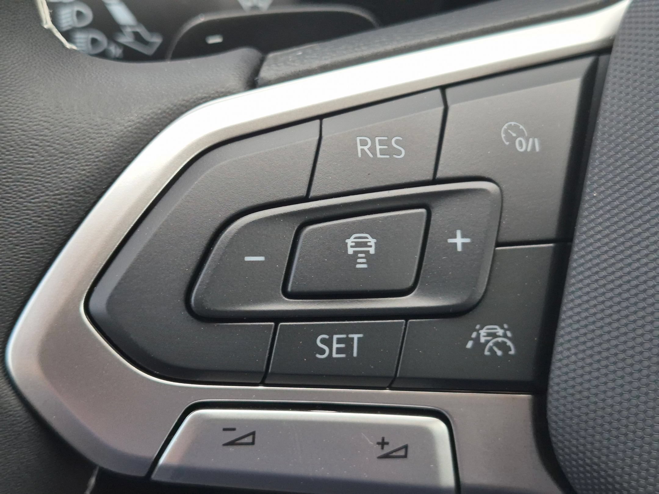 New 2026 Pure Gray Volkswagen 2.0T SE w/Technology image 17