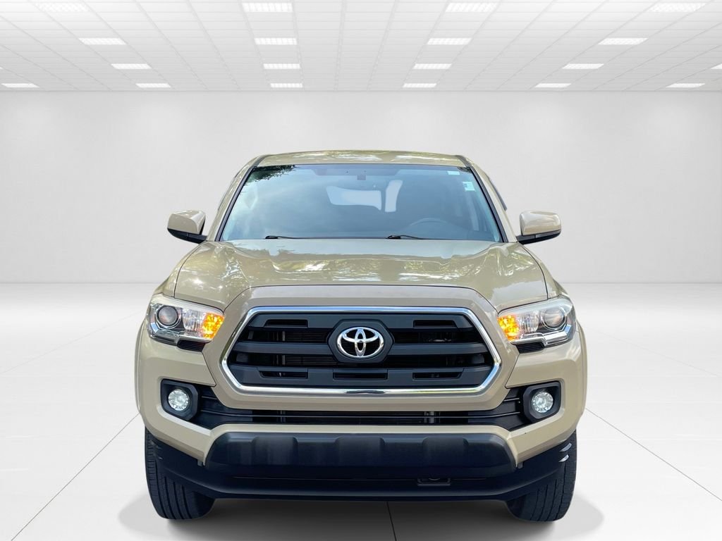 Used 2017  Toyota SR5 image 2