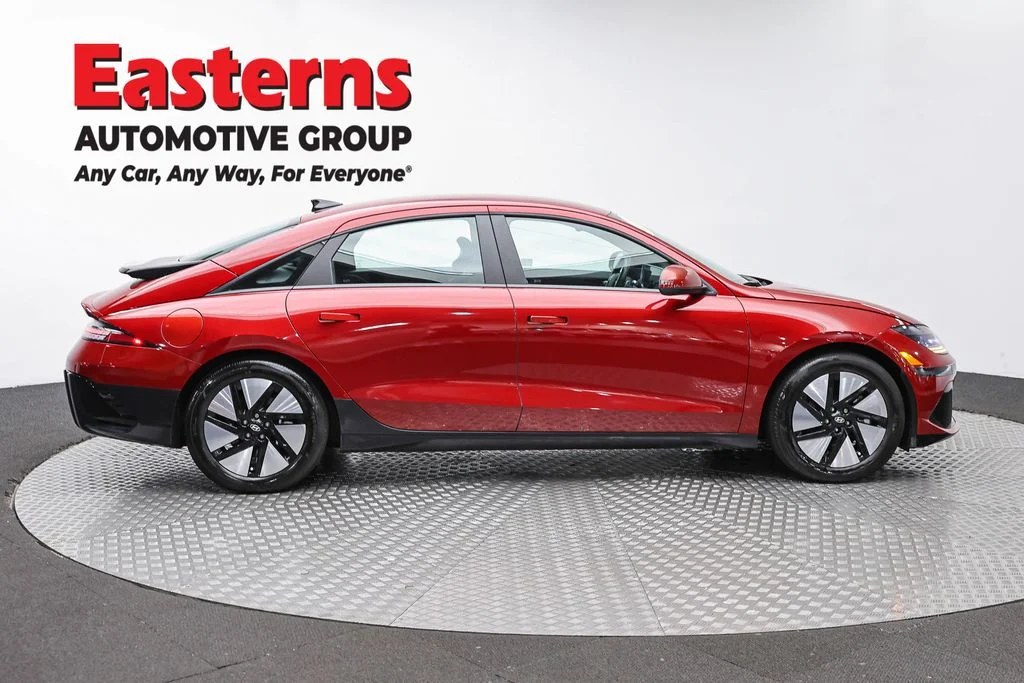 Used 2024 Red Hyundai SE image 4