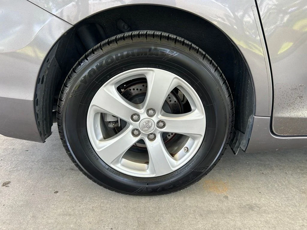 Used 2014 Gray Toyota LE image 17