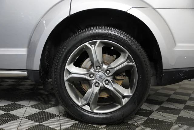 Used 2018 Silver Dodge Crossroad image 28