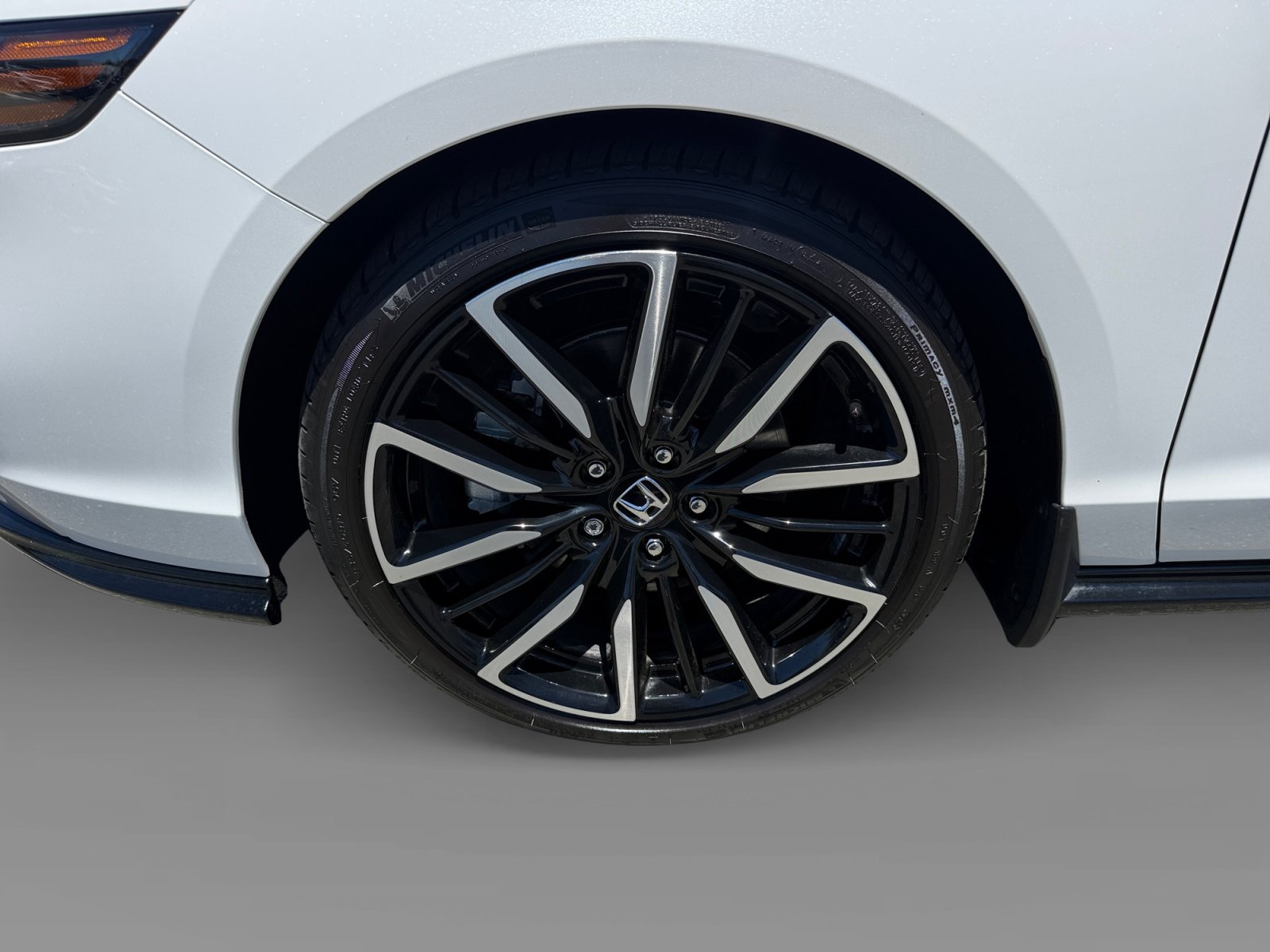 Used 2025 Platinum White Pearl Honda Touring image 9