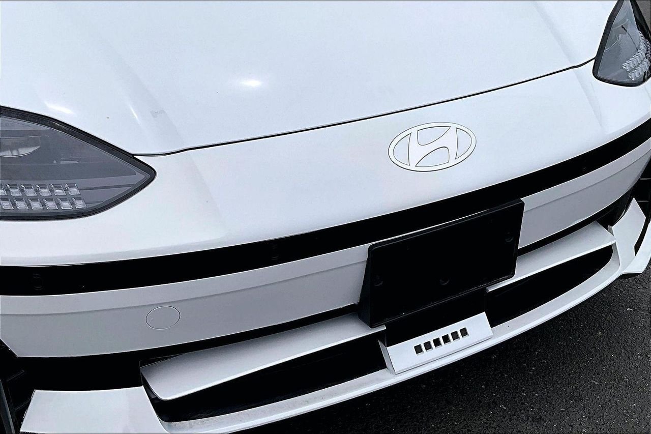 Used 2025 Serenity White Hyundai SEL image 33