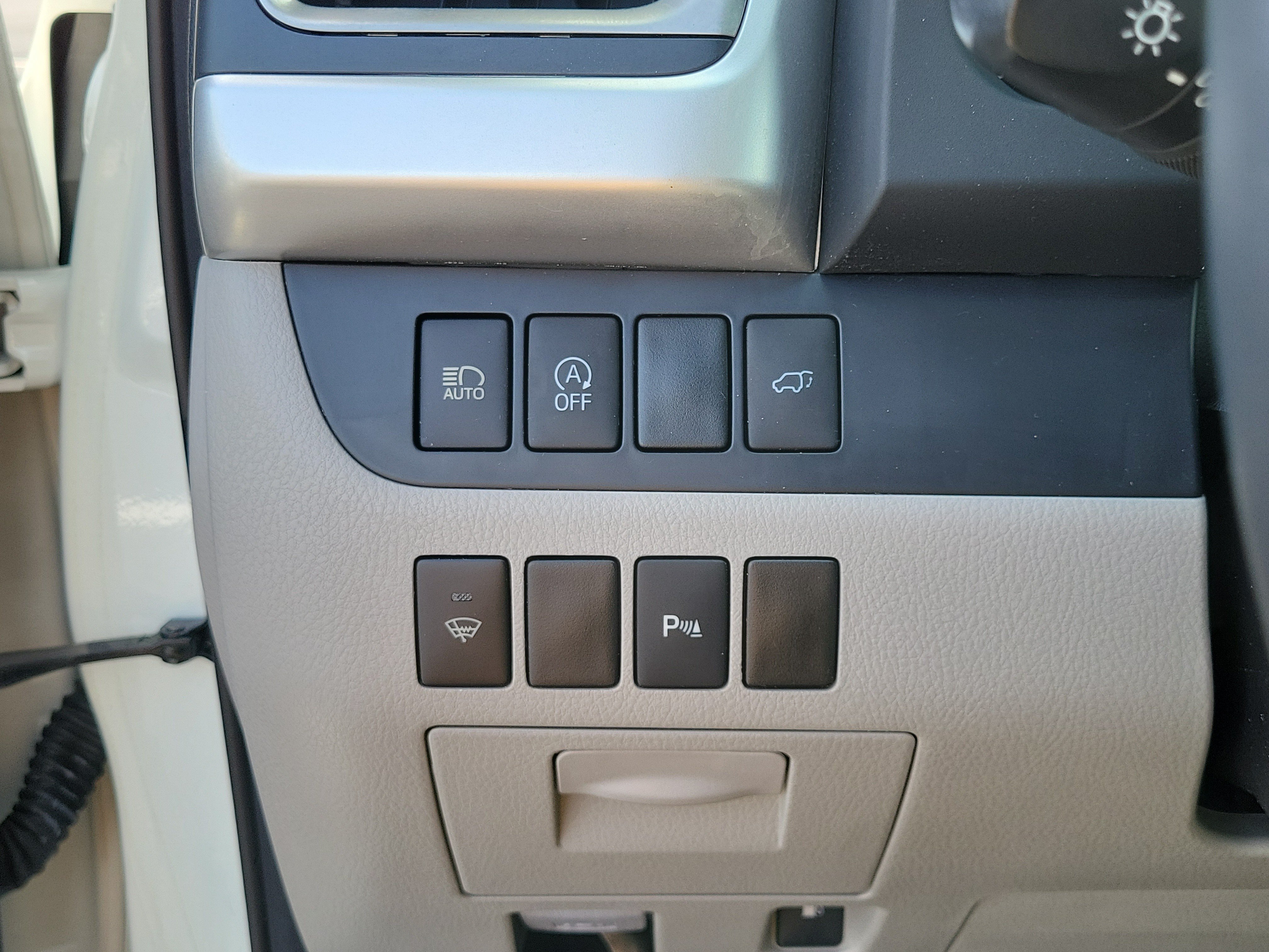 Used 2018 Blizzard Pearl Toyota Limited image 25