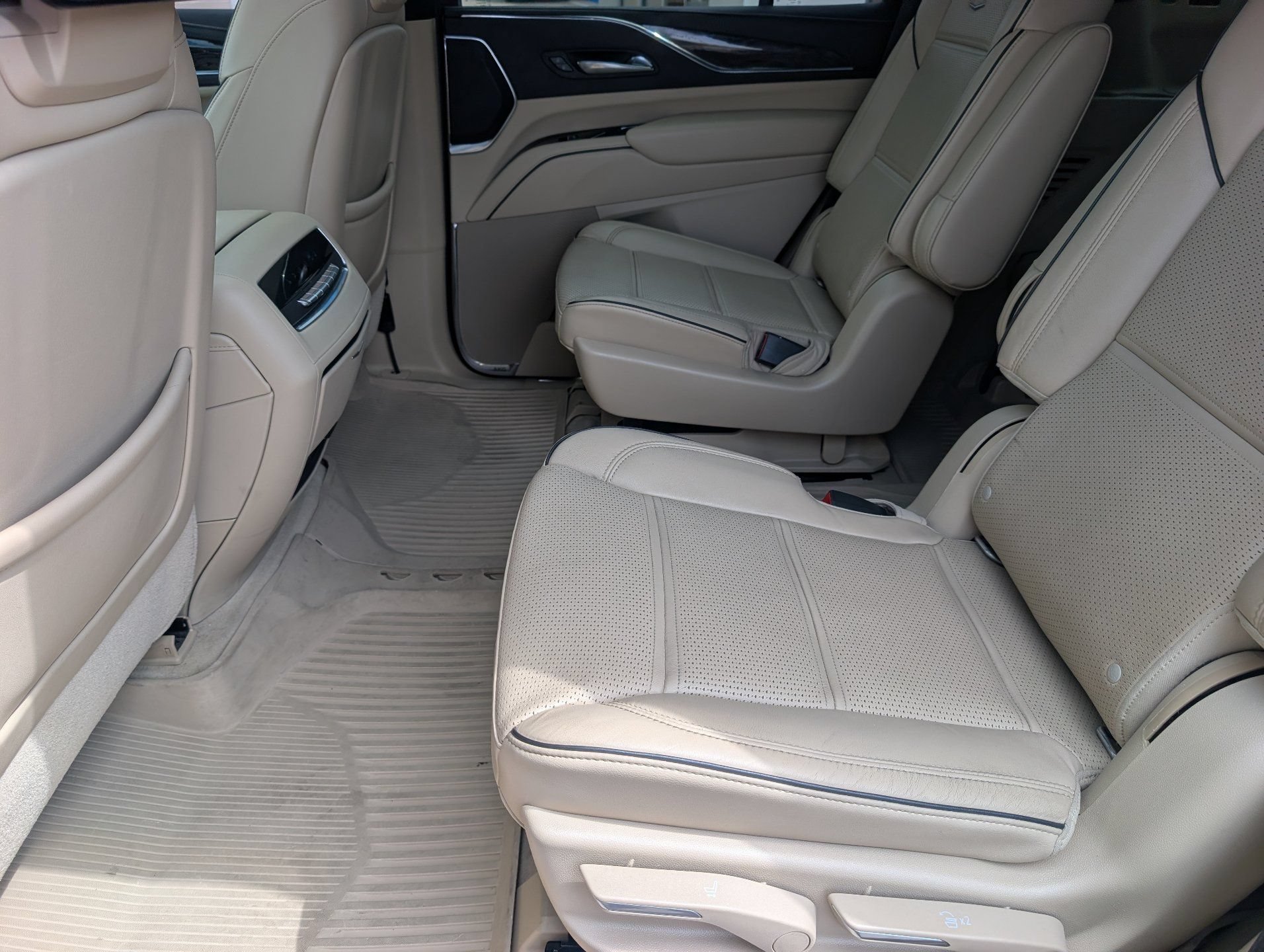 Used 2021 DARK MOCHA METALLIC Cadillac Premium Luxury image 17