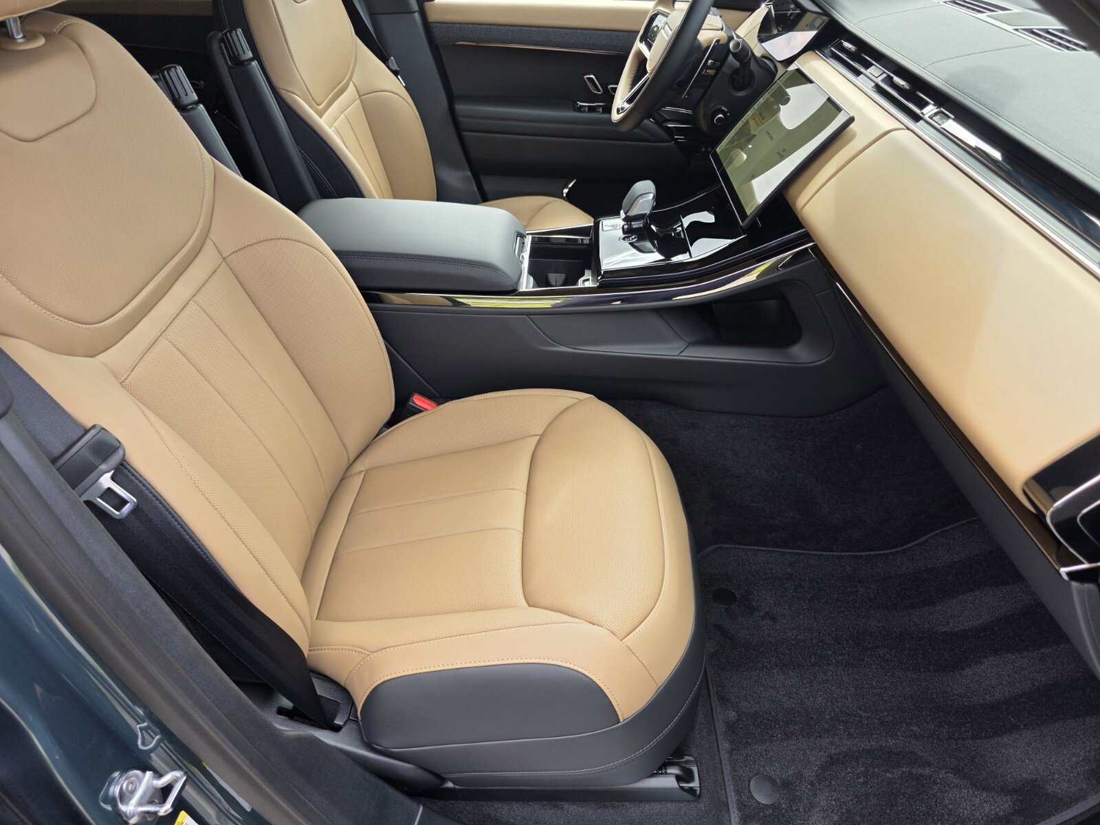 New 2026 Giola Green Land Rover Dynamic SE image 3