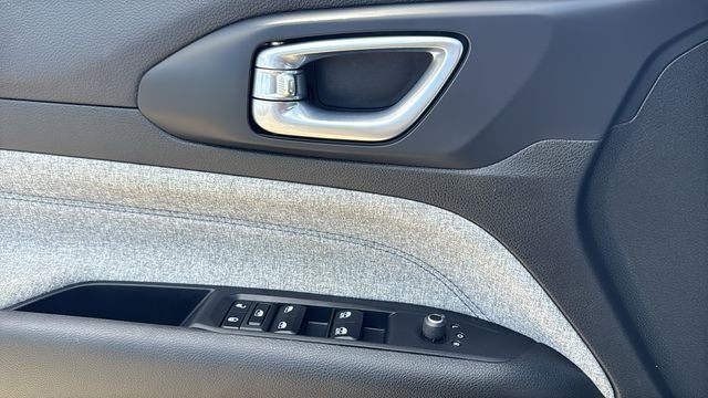 Used 2025 Diamond Black Jeep Latitude image 19