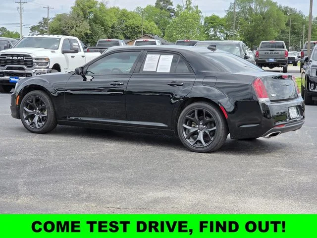 Used 2022 Black Chrysler Touring image 5
