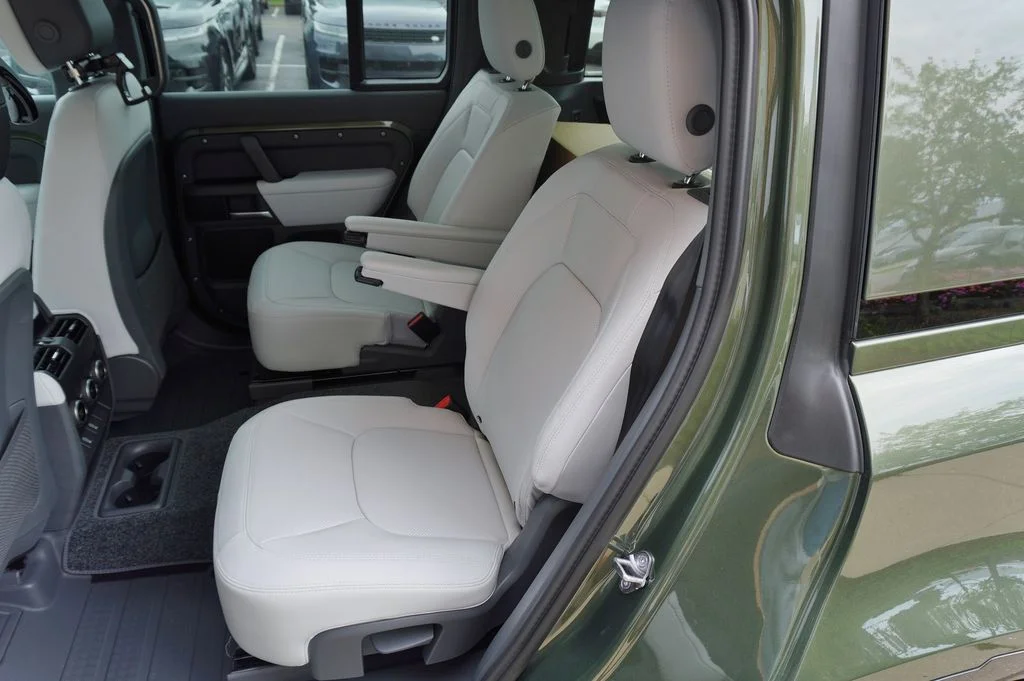 New 2026 Woolstone Green Land Rover X-Dynamic SE image 29