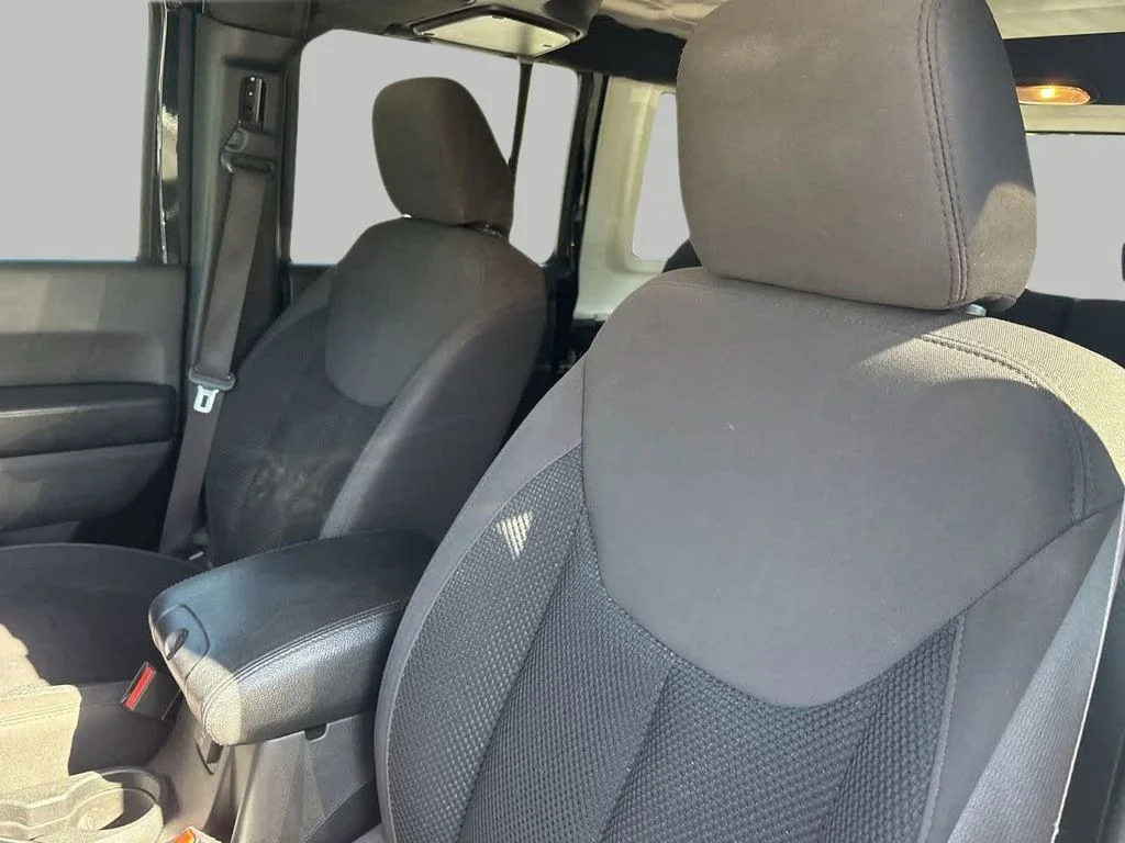 Used 2017 Black Jeep Unlimited Sport image 18