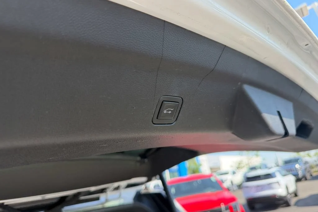 Used 2023 Summit White GMC SLT image 28